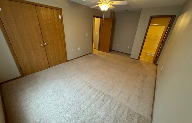 2 beds, 2 baths, $895, Unit UNIT 16