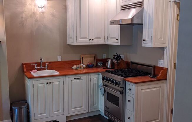 1 bed, 1 bath, $3,500, Unit #3