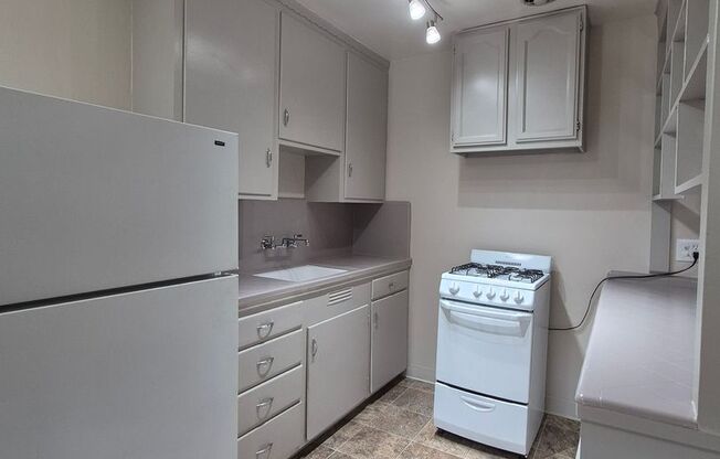 1 bed, 1 bath, $1,480, Unit 12