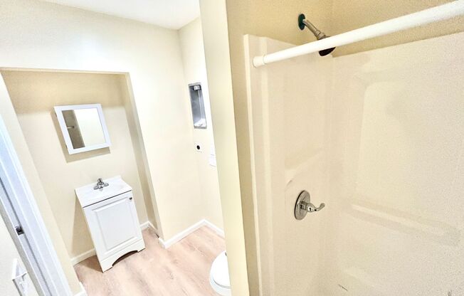 1 bed, 1 bath, 272 sqft, $1,100, Unit 2H