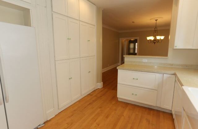 2619 GREENLEAF