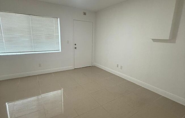 Studio, 1 bath, 306 sqft, $1,412, Unit 660-8