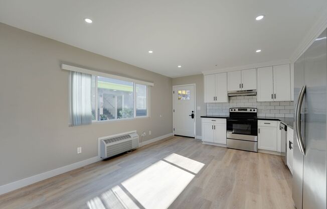 3 beds, 3 baths, 1,070 sqft, $4,095, Unit 101