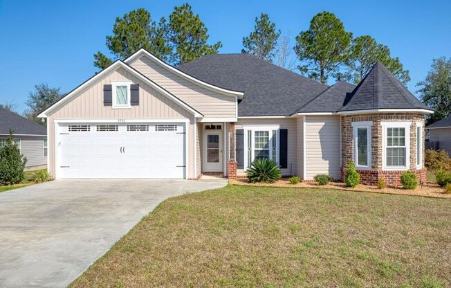 Beautiful 4BD/3.5BA. Fenced in Back Yard!!