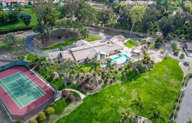 Beautiful Rancho Santa Fe Covenant home on 3 acres