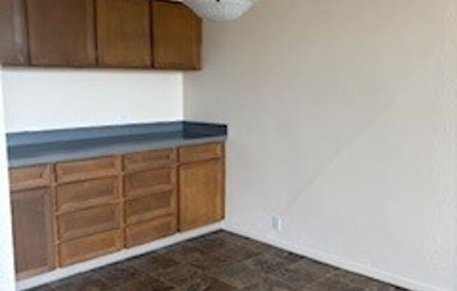 2 beds, 1 bath, 969 sqft, $1,675, Unit 703