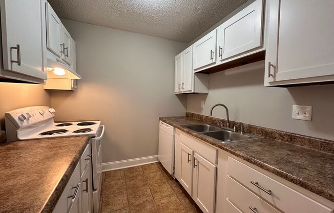 2 beds, 1 bath, 850 sqft, $1,295, Unit E39