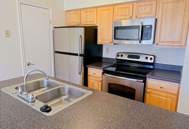 1 bed, 1 bath, 779 sqft, $1,600, Unit 902 #2D