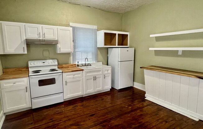 1 bed, 1 bath, 600 sqft, $1,000, Unit A