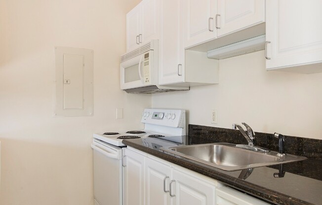 1 bed, 1 bath, 630 sqft, $1,845, Unit R-407
