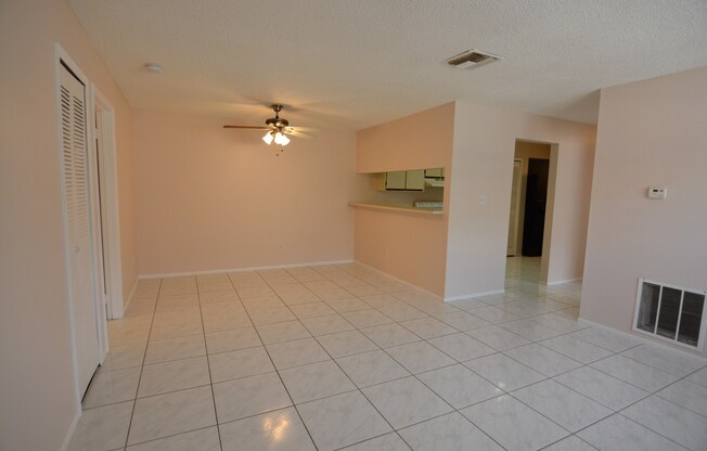 East Orlando 3/2 duplex. TILE FLOORS, Fresh paint, community pool!