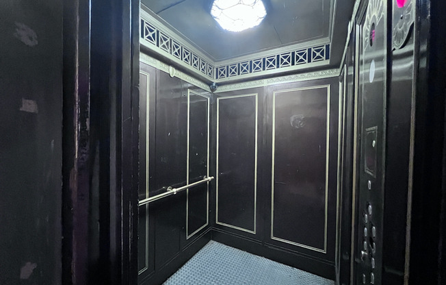 Studio, 1 bath, 400 sqft, $865, Unit 304