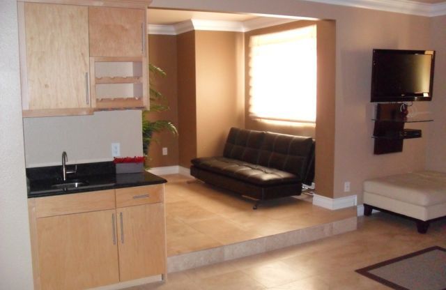 2 beds, 2 baths, $2,100, Unit 101