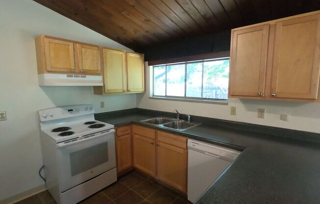 3 beds, 1 bath, $3,750, Unit C