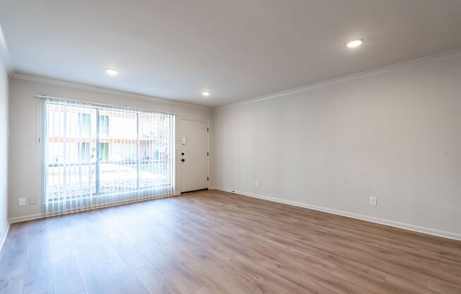 2 beds, 1 bath, $1,500, Unit 3