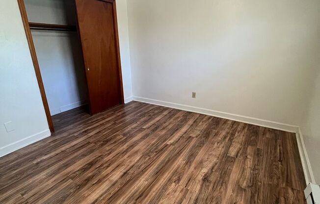 2 beds, 1 bath, 903 sqft, $1,140, Unit M-10