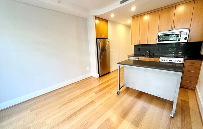 1 bed, 1 bath, $2,650, Unit 212