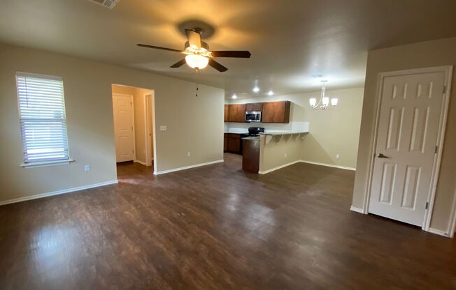 3 bed 2 Bath 2 Car Garage In Moore Schools!