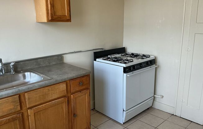 2613 W Capitol Dr