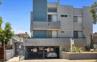 Spacious 2-Bed / 2-Bath Apartment in Prime Hollywood Location