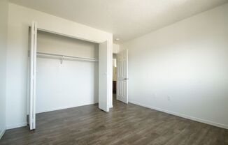 2 beds, 1 bath, $850, Unit 2707 Hawken Street #23