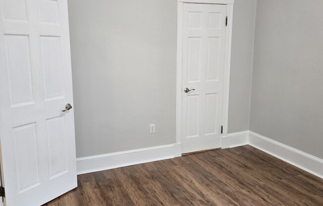 2 beds, 1 bath, $3,100, Unit 17