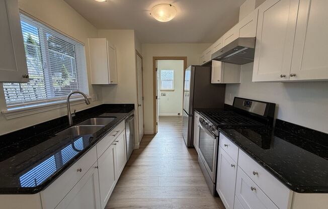 Newly Renovated 3BD/2.5BTH Home for Lease in Everett Near Paine Field!