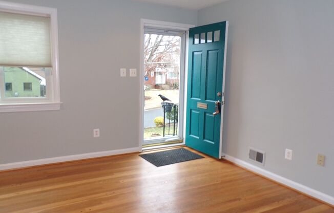 SHORT TERM LEASE -SIX MONTHS--Beautiful Three Bedroom House in N Arlington; Dominion Hills