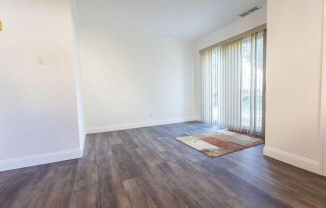 Spacious 2 Bedroom, 1 Bathroom (Full House - Rental)