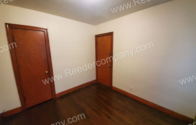 3 beds, 1 bath, $1,050, Unit 1F