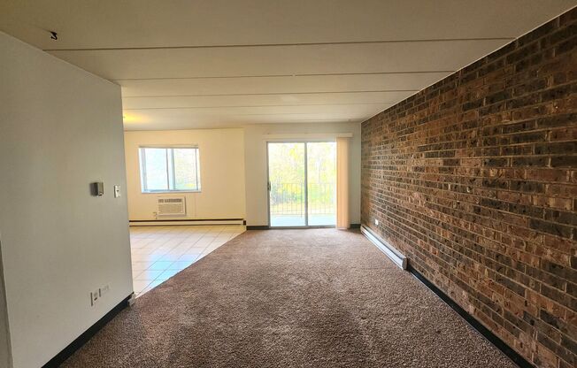 1 bed, 1 bath, 777 sqft, $1,330, Unit JER &amp; Associates 4920-222