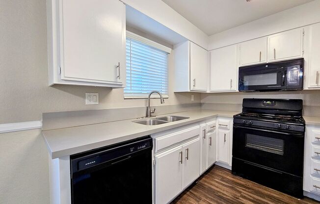 3 beds, 1.5 baths, $2,995, Unit 03