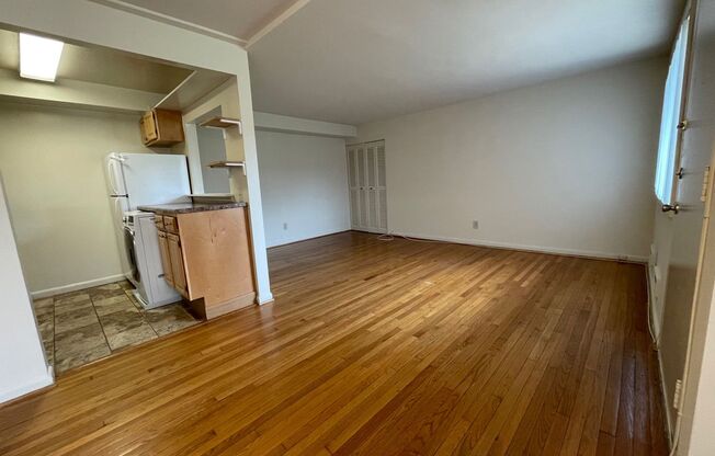 2 beds, 1 bath, 800 sqft, $1,475, Unit 2715A-1A