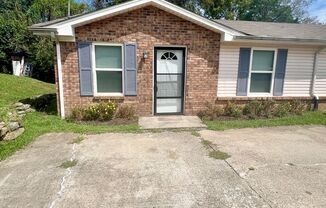 Available NOW! 2 Bed 1 Bath W/ Fenced Back Yard $1400