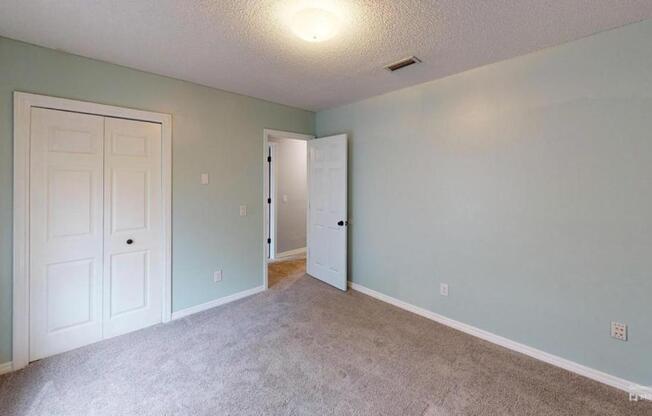 3 beds, 2 baths, 2,043 sqft, $1,700