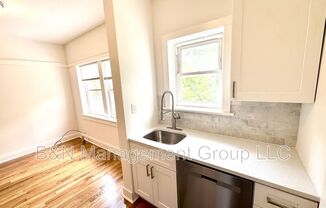 1065 W DAKIN