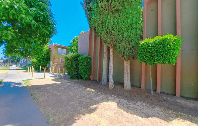 1331-1349 E San Bruno Ave