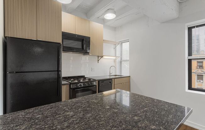 2 beds, 1 bath, 562 sqft, $2,300, Unit 402