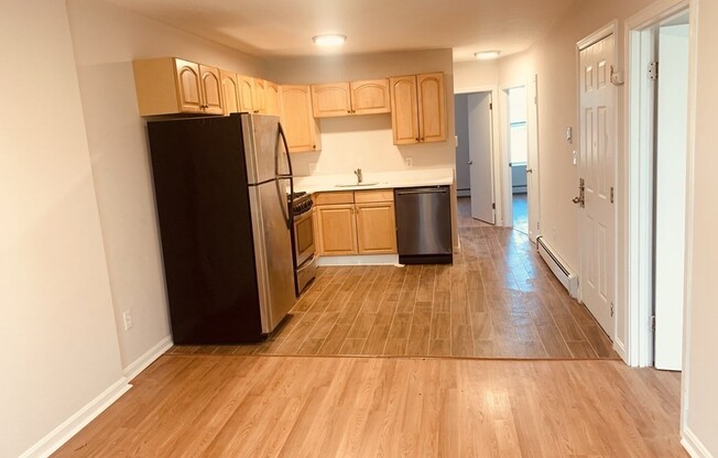 3 beds, 1 bath, $5,400, Unit 4