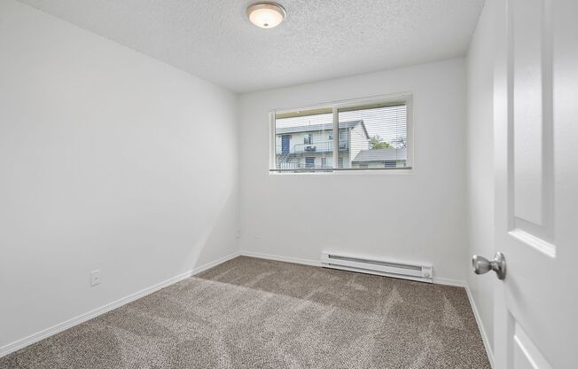 3 beds, 1 bath, 864 sqft, $1,995, Unit 17