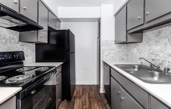 1 bed, 1 bath, 699 sqft, $909