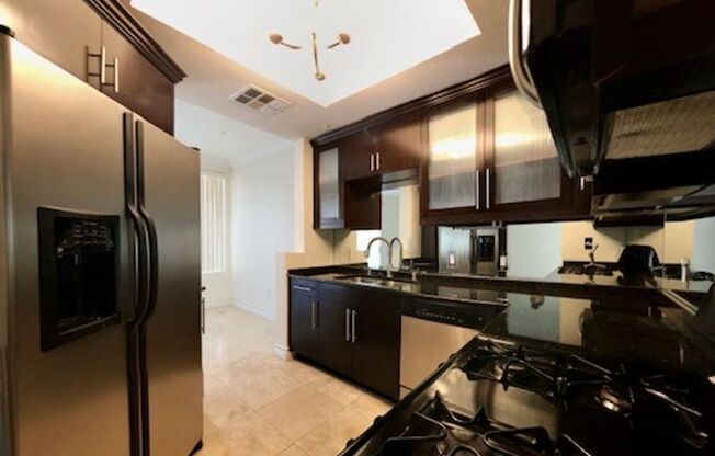 1 Bedroom Condo In A Luxurious Community!!