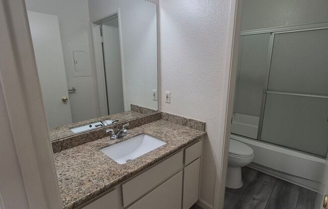 2 beds, 1 bath, 825 sqft, $1,800, Unit 203