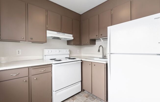 Studio, 1 bath, 410 sqft, $1,290, Unit 302