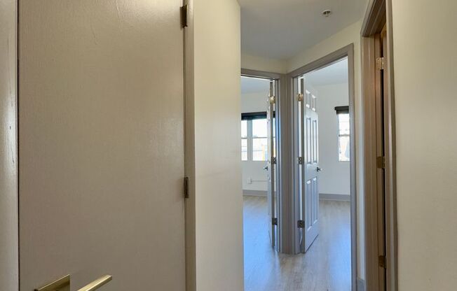 2 beds, 1 bath, $895, Unit 3B