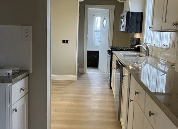 4 beds, 1 bath, 2,250 sqft, $3,800, Unit 1