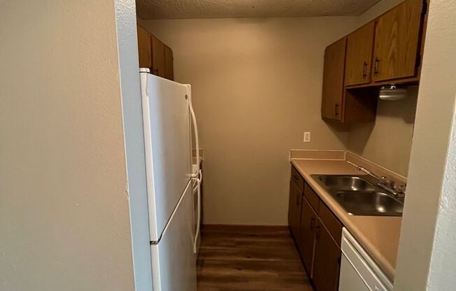 2 bed 2 bath apartment in great location!  AVAILABLE NOW!