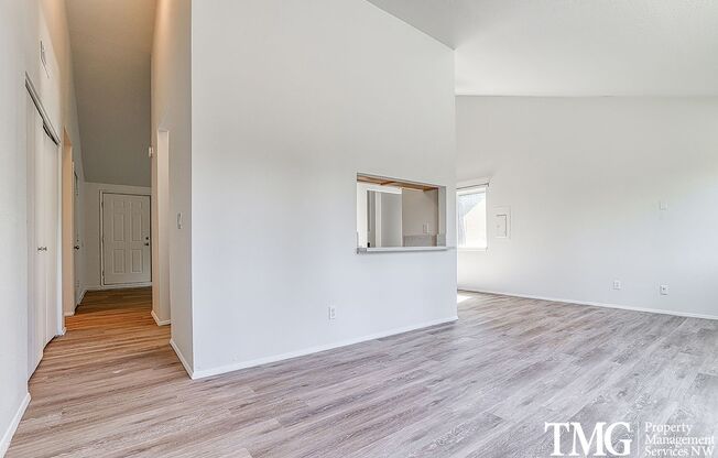Amazing Open concept Condo in a secluded community! W/S/G Included!!!