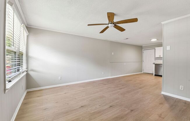 2 beds, 1 bath, 725 sqft, $1,250, Unit 90-3