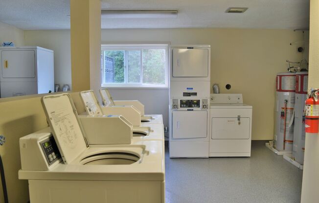 2 beds, 1 bath, 785 sqft, $1,295, Unit FQ 319